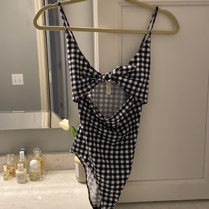 Wilfred- Aritzia - soft black and white bodysuit